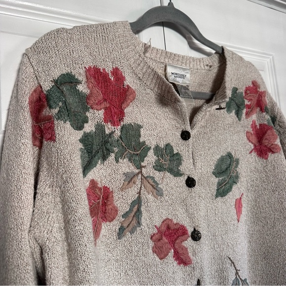 Vintage Monterey Embroidered Leaf Cardigan with buttons - Picture 3 of 15